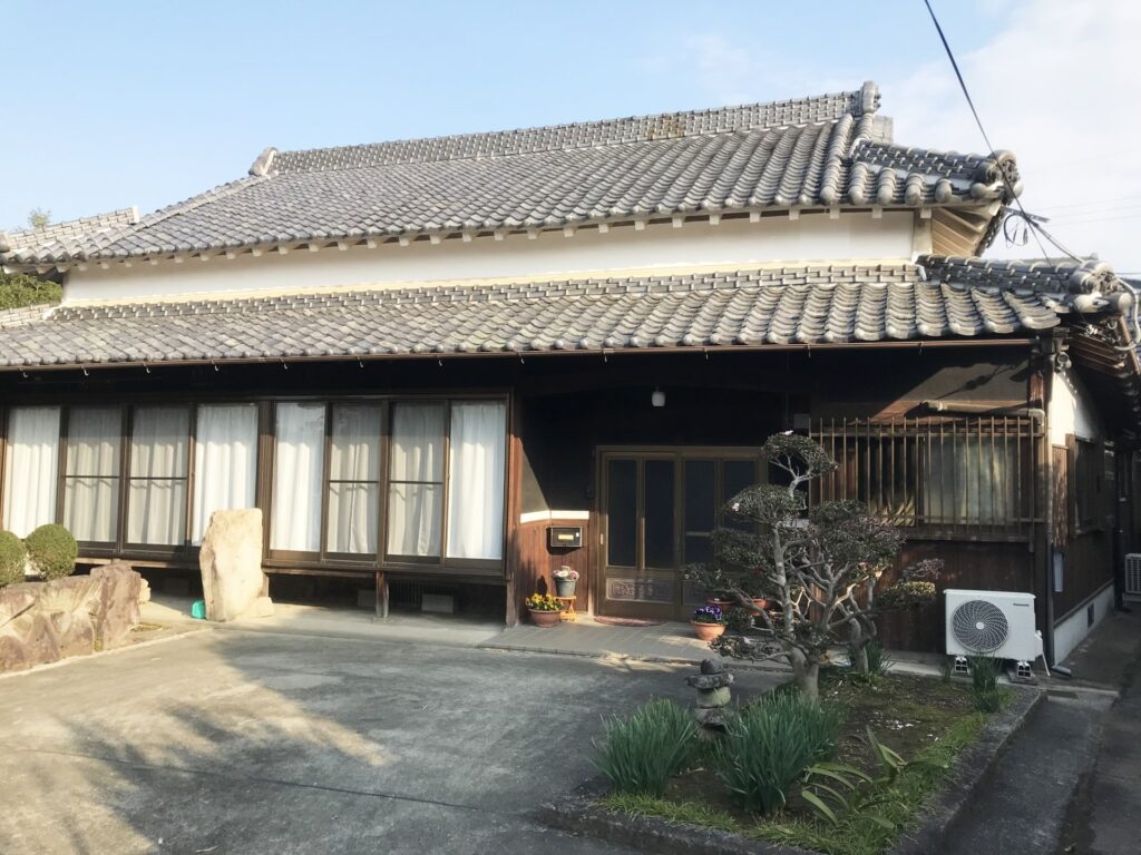 遠方にある空き家になった実家の管理はどうすればいい？放置するリスクも解説